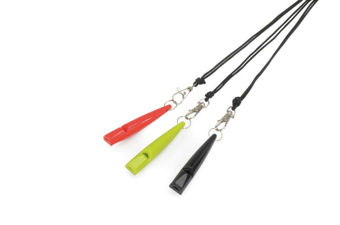 detail PÍŠŤALKA z plastu pre psov