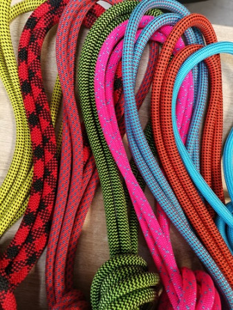 detail TAMER Vodítko TWIST s posuvným systémom 4m, 8-50 kg